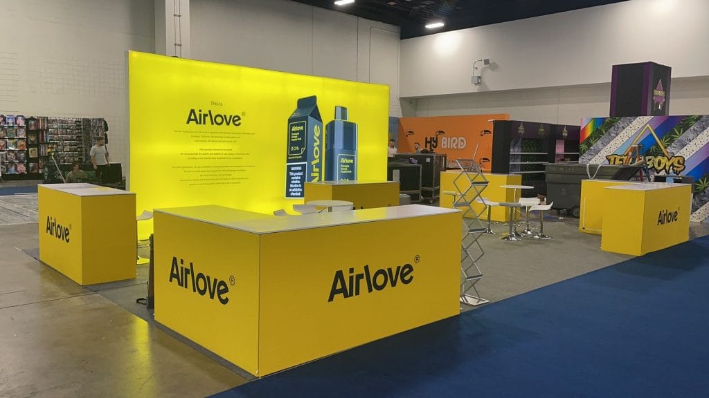 American International Electronic Cigarette Exhibition (3CHI) Airlove booth left