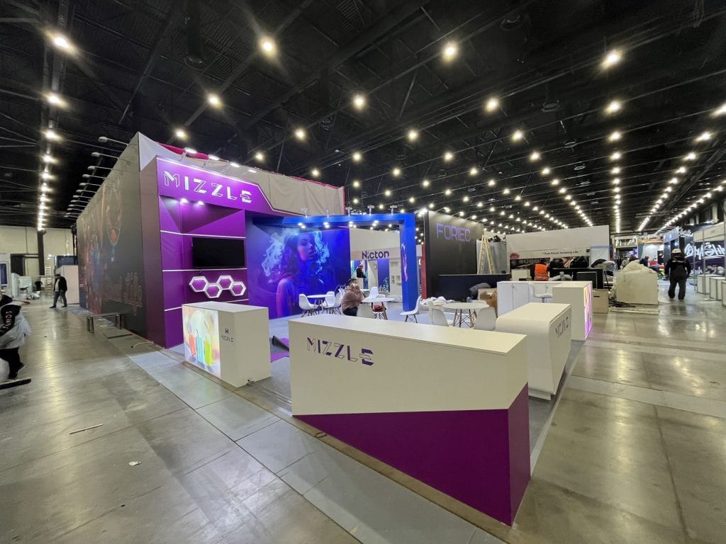 VAPE CLUB SHOW MIZZLE Booth left view