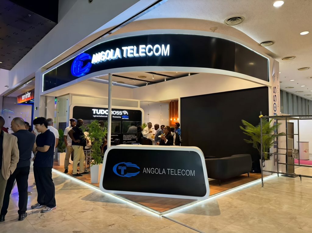 exhibition booth builder in Africa working on modular booth setup