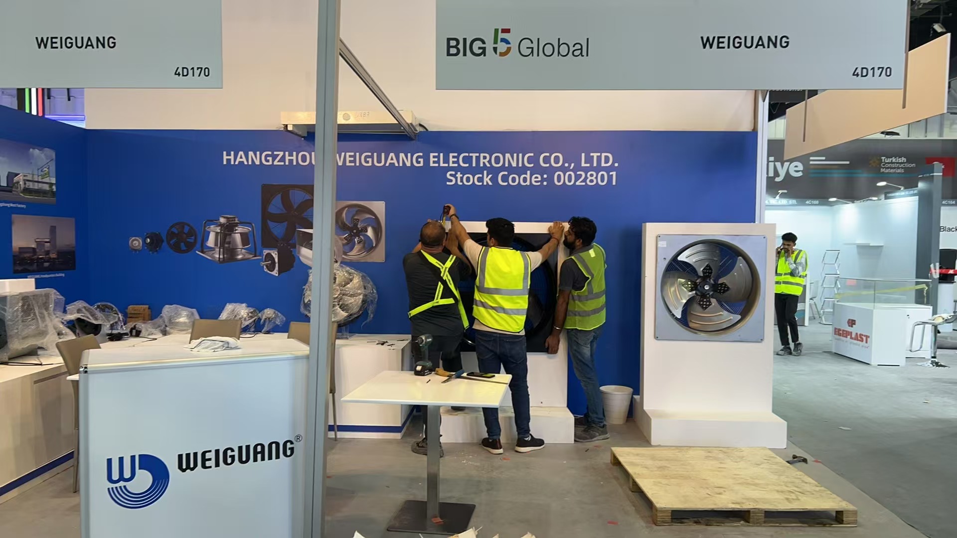 installation crew building exhibition stand walls at Big 5 Global Dubai
