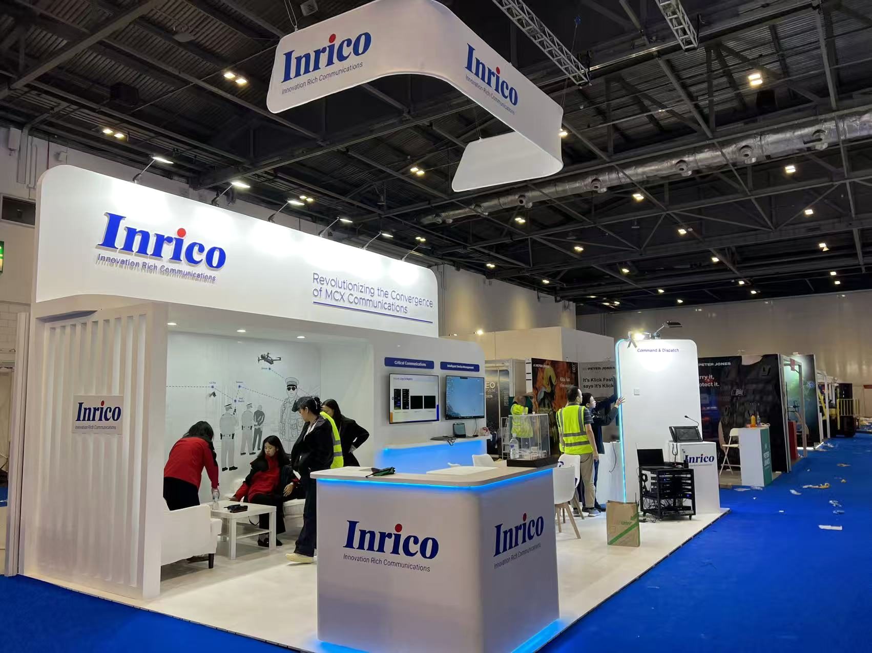 custom exhibition stand with curved hanging banner at a UK trade show